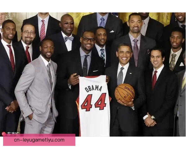 篮球铁粉奥巴马前排观战全明星